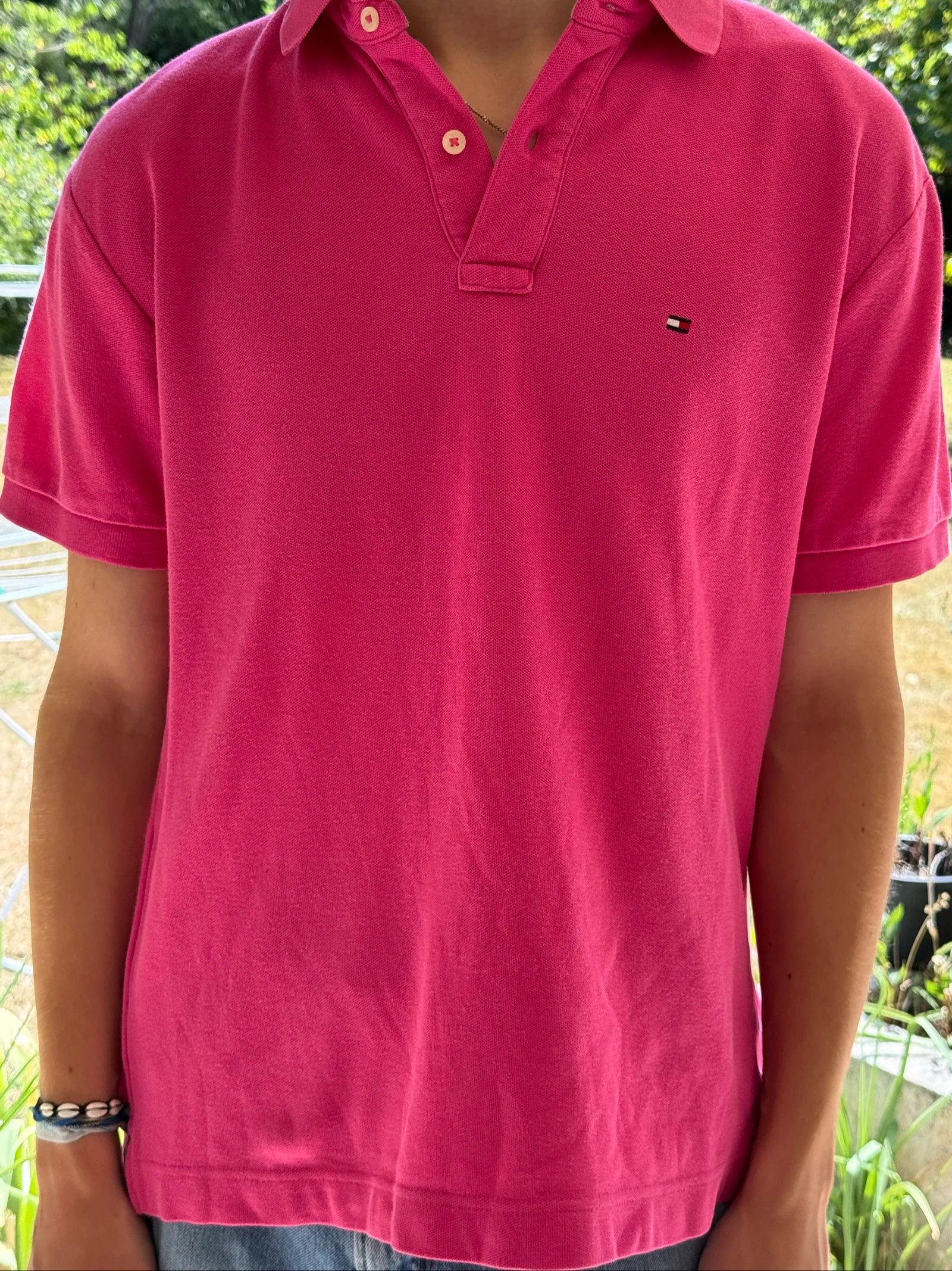 Tommy Hilfiger, polo para hombre talla L, excelente estado #tommy #tommyhilfiger Hola, estaba tomando las medidas :))) Hombros 49 Axilas 56 cm Longitud 69 cm Mangas 21 cm – photo 3